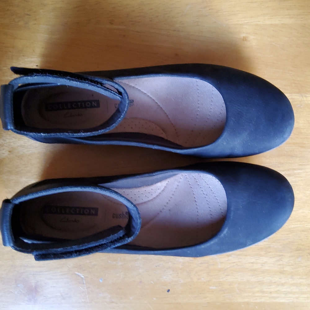 Black Clarks ballet flats w ankle strap